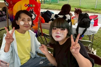 ズンともステージ1回目の準備風景：猫メイクの様子