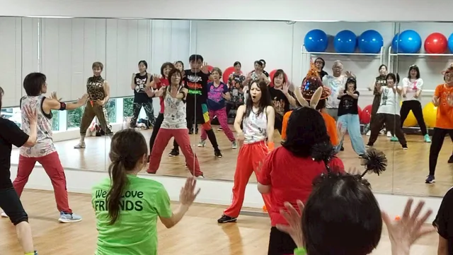盛り上がるZUMBAステージ
