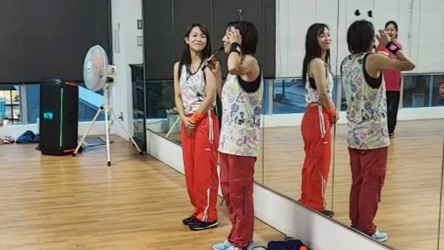 イベント終了後、観客へ感謝を伝えるAI＆SUZU