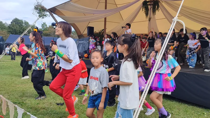 
                  「SMILE JAM SESSION」　最後は参加チーム全員でダンス！