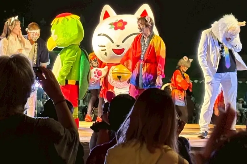 「かんなみ猫おどり」メインステージを担当しています