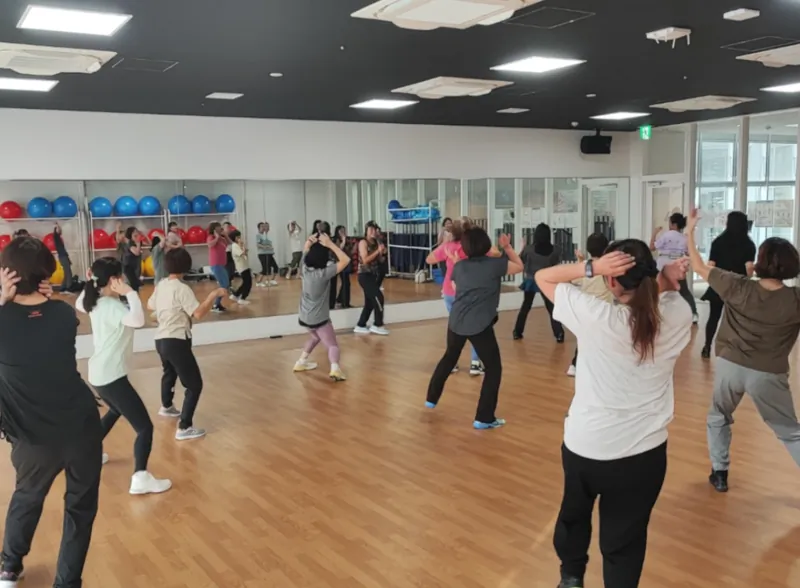 沼津市総合体育館での定期講座（ZUMBA）実施風景